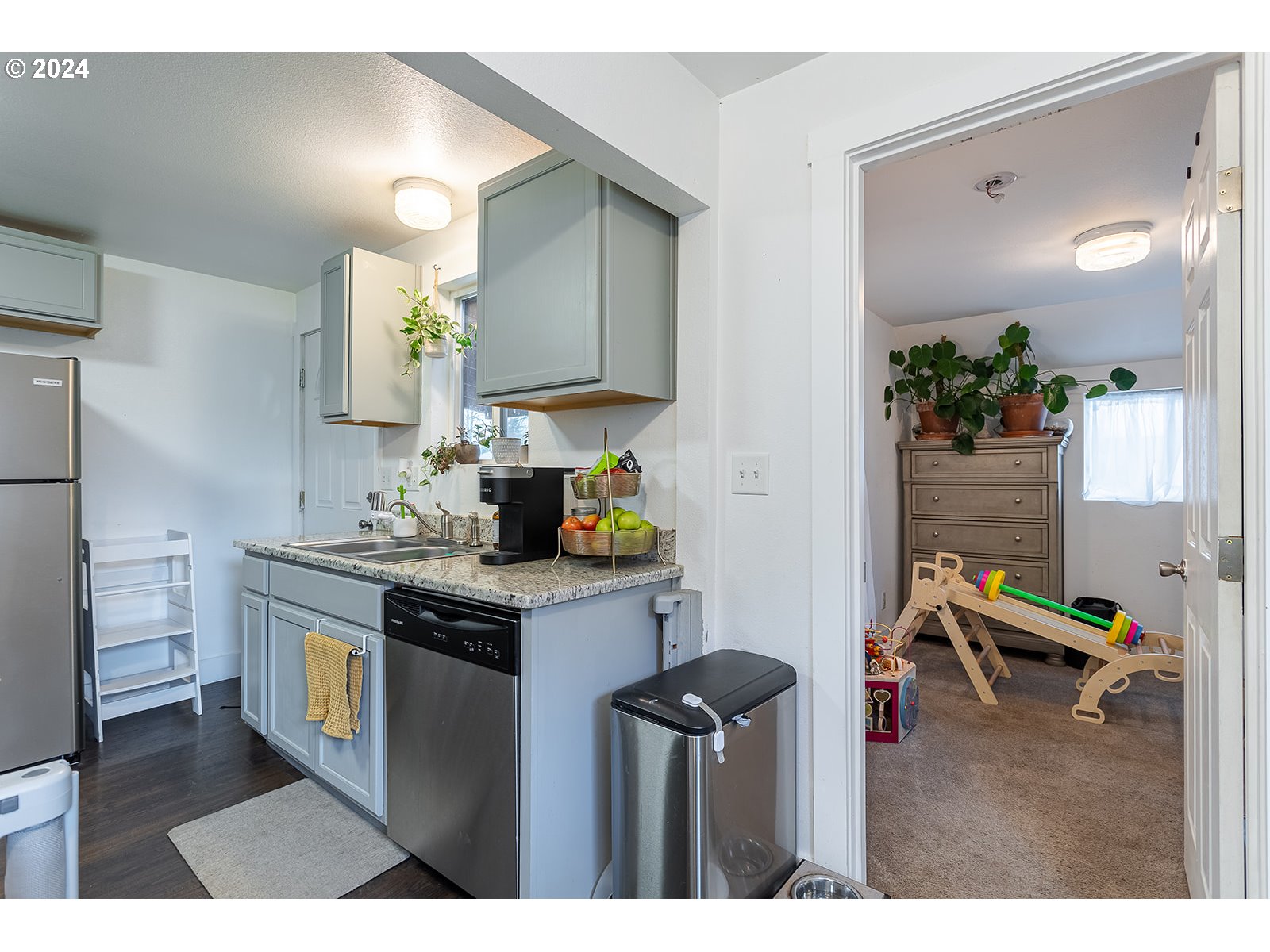 370 25th Street Springfield, OR 97477 - Photo 7 of 16 a kitchen with appliances cabinets and furniture