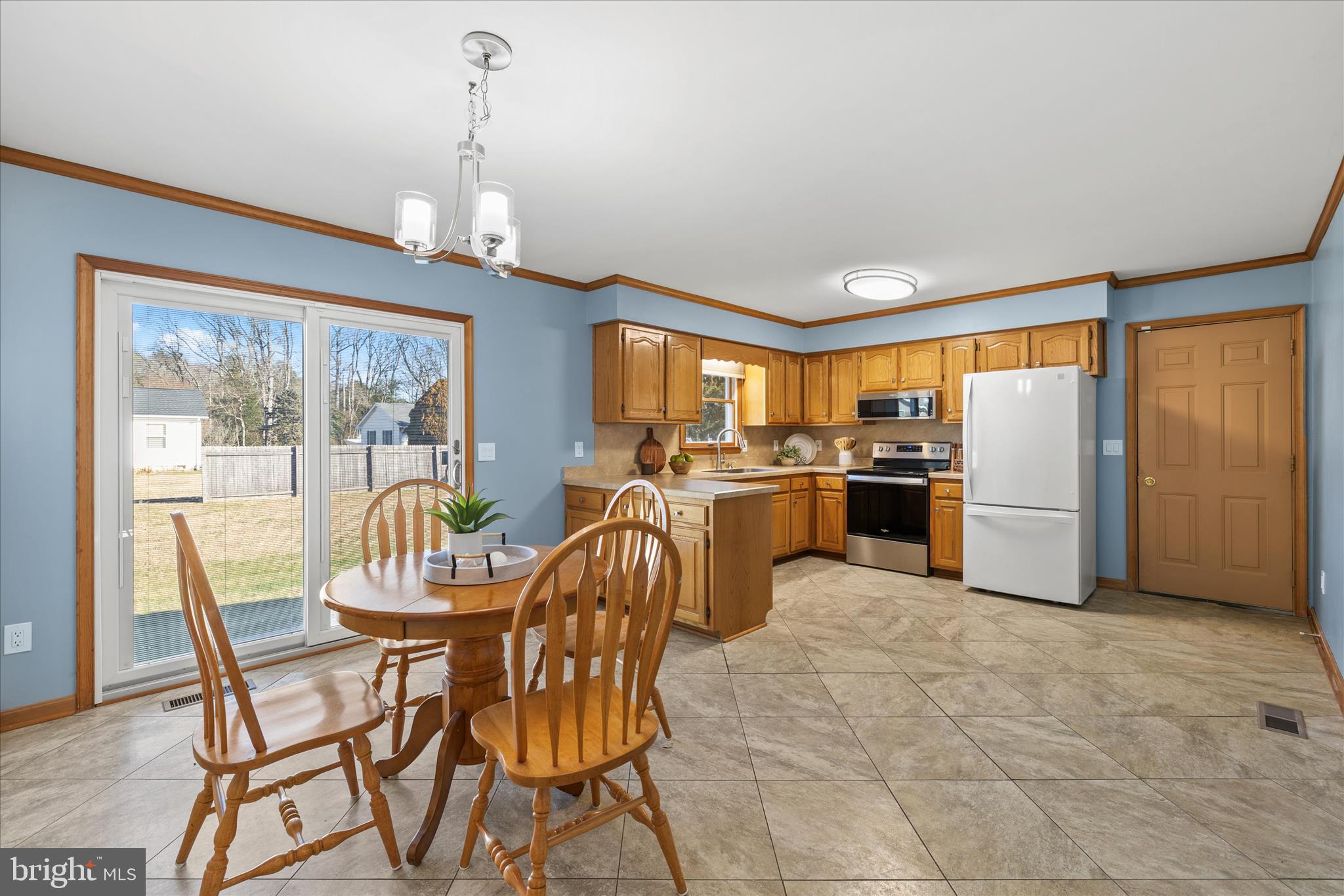 33185 Fairfield Road Lewes, DE 19958 - Photo 7 of 27 Spacious Eat-In Kitchen