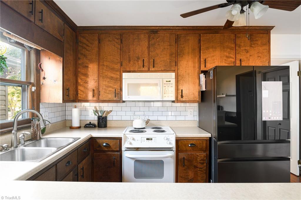 2021 Arden Place High Point, NC 27265 - Photo 11 of 35