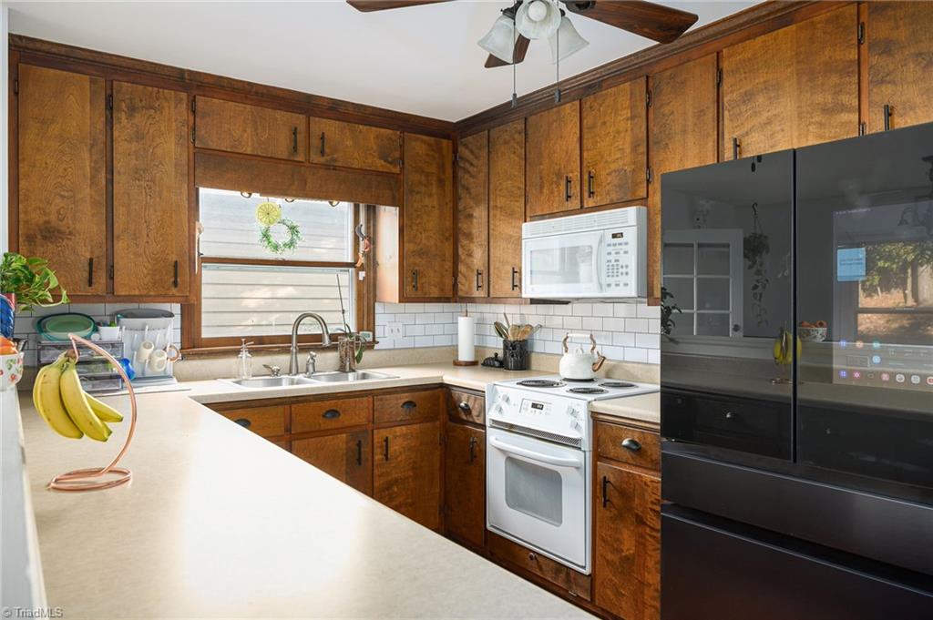 2021 Arden Place High Point, NC 27265 - Photo 12 of 35