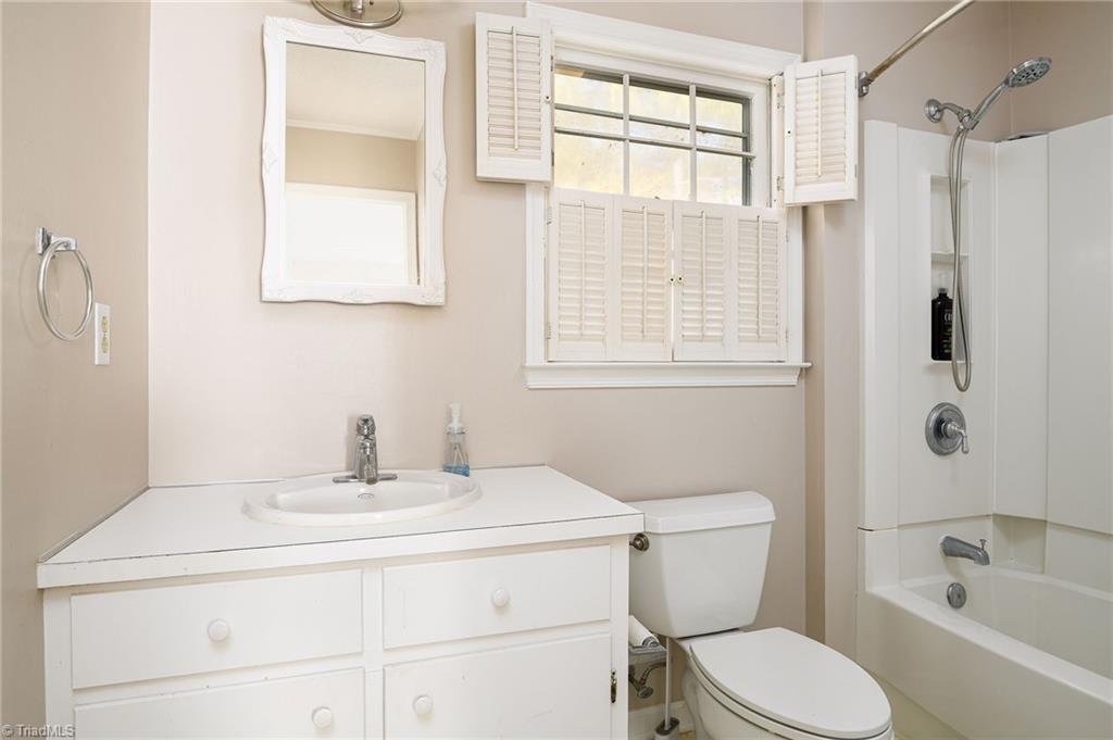 2021 Arden Place High Point, NC 27265 - Photo 18 of 35