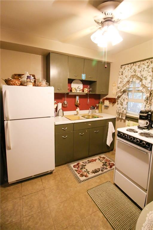 2859 Beaver Road Ambridge, PA 15003 - Photo 2 of 20 Kitchen with ceiling fan and window!