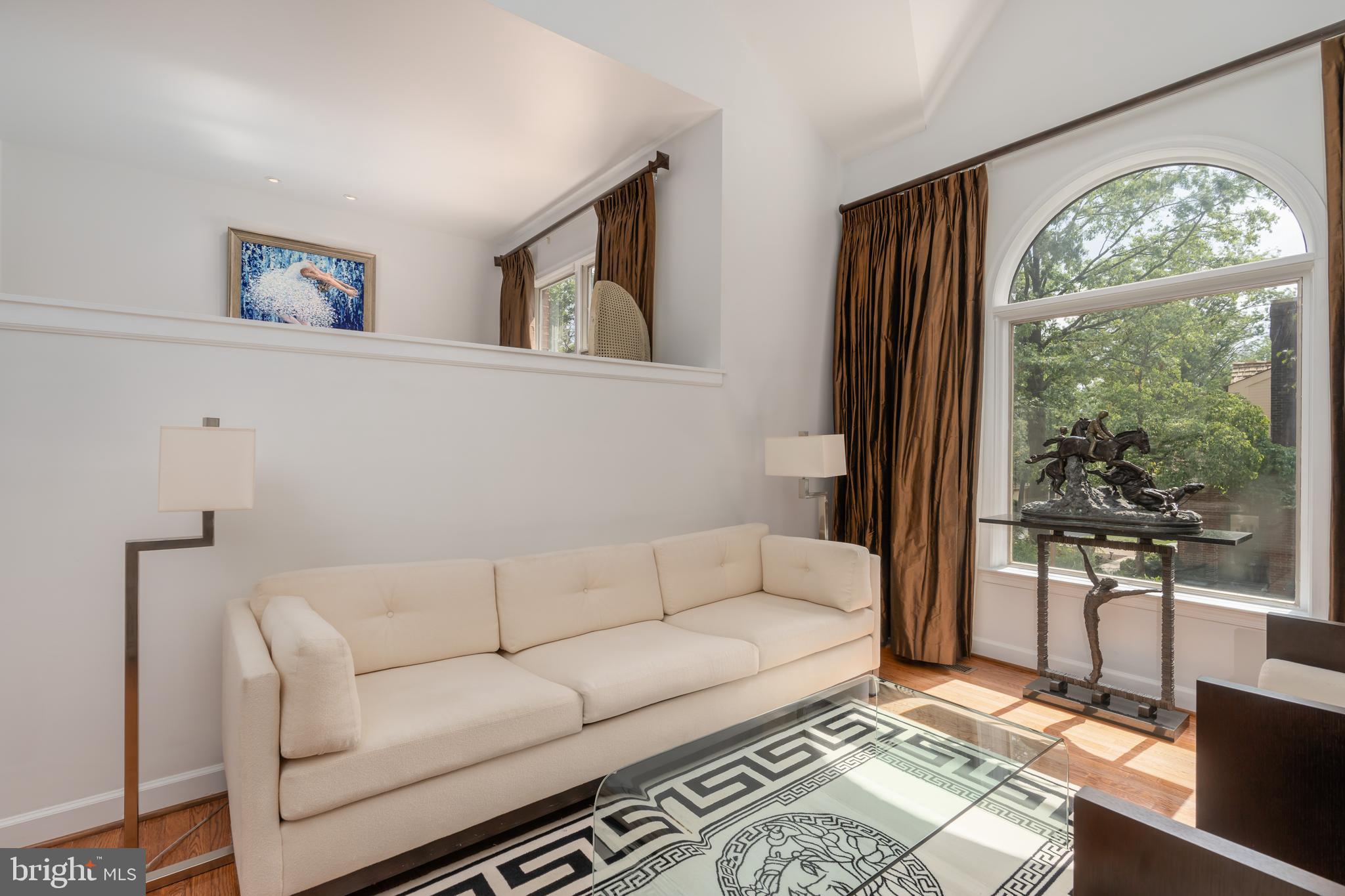 1498 Hampton Hill Circle McLean, VA 22101 - Photo 5 of 27