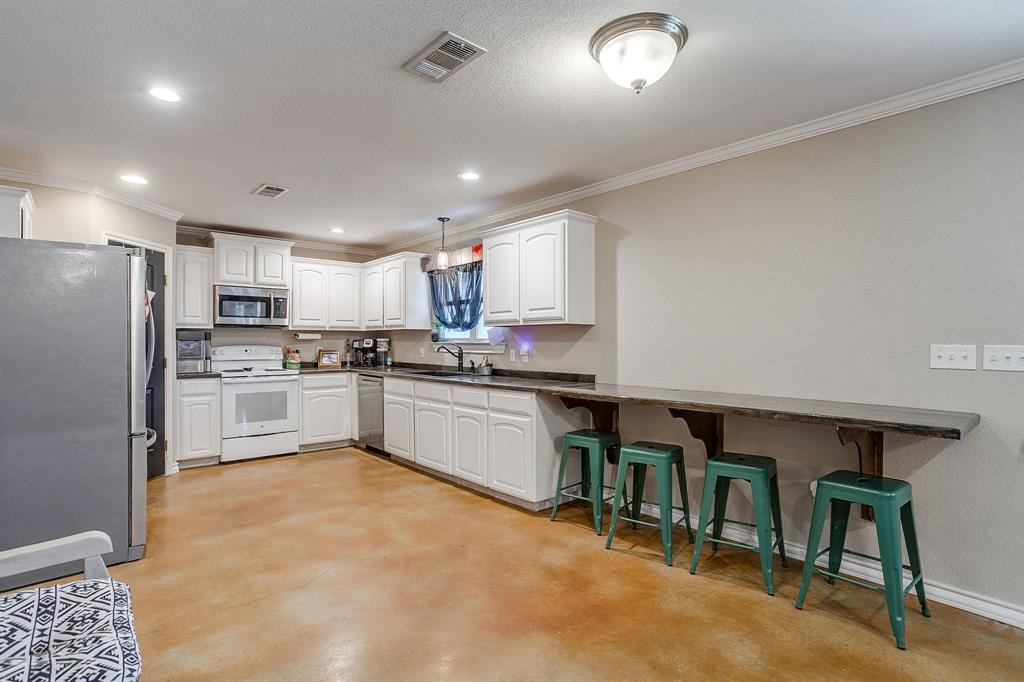 301 Willow Circle Springtown, TX 76082 - Photo 15 of 40