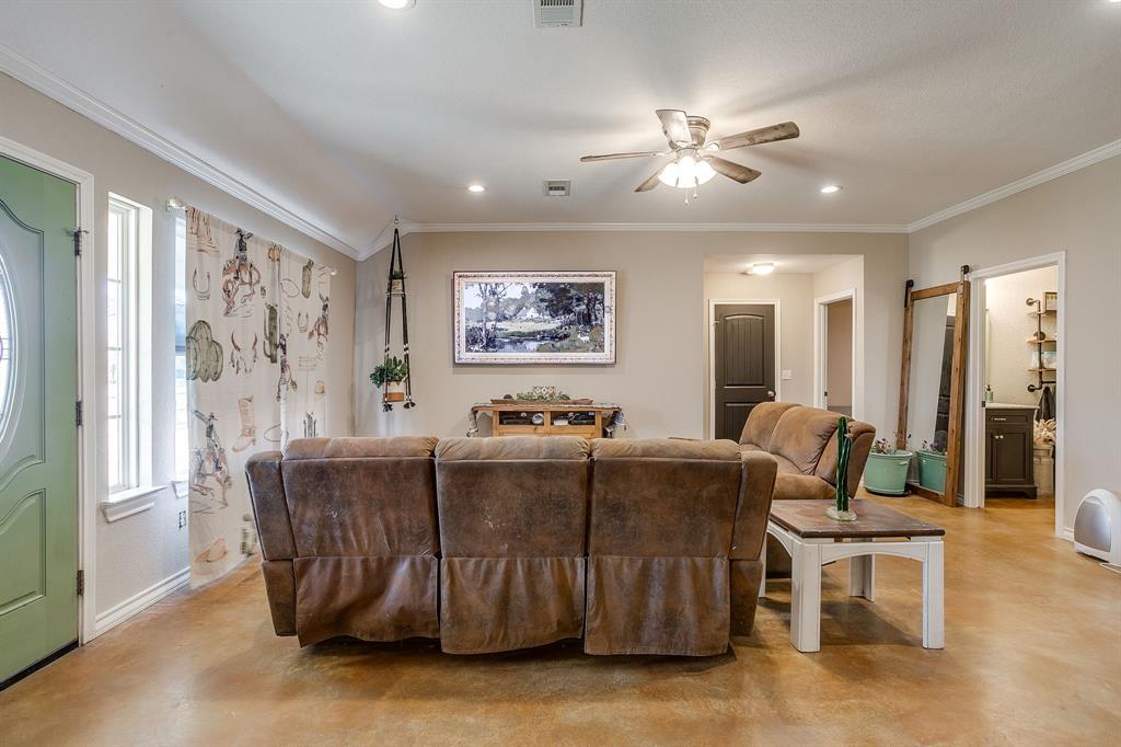 301 Willow Circle Springtown, TX 76082 - Photo 7 of 40