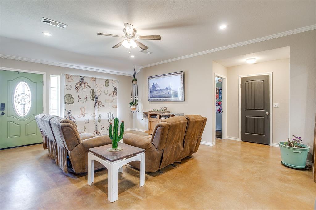 301 Willow Circle Springtown, TX 76082 - Photo 8 of 40