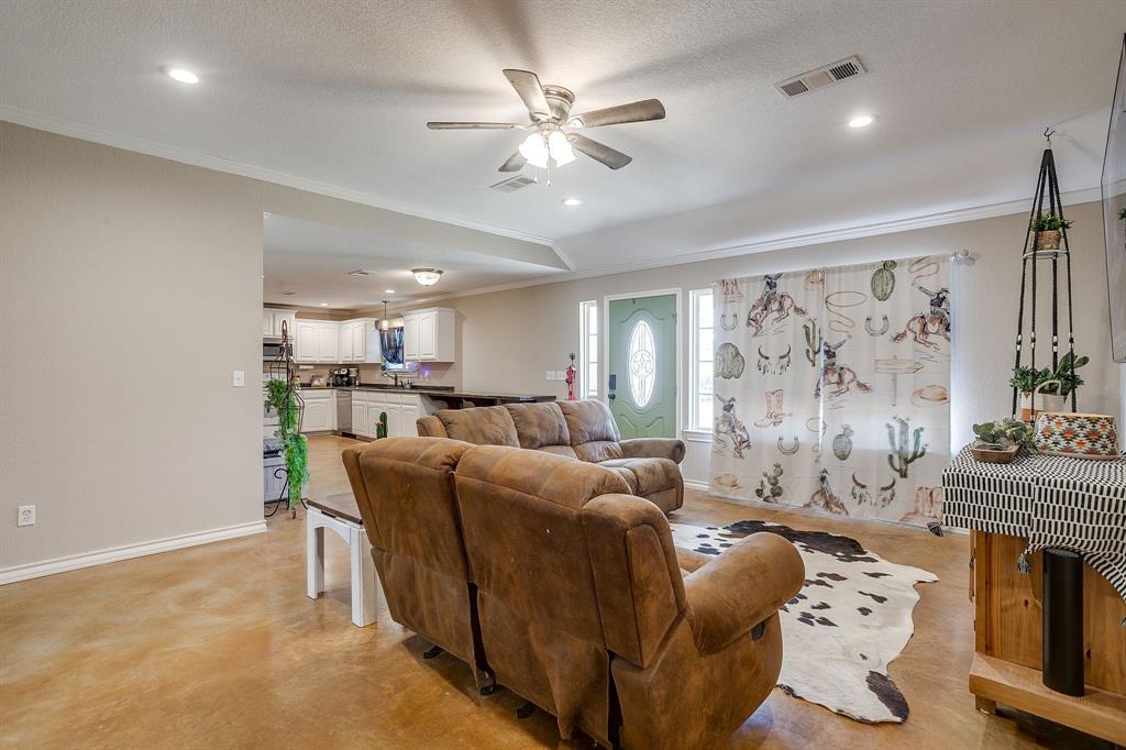 301 Willow Circle Springtown, TX 76082 - Photo 9 of 40