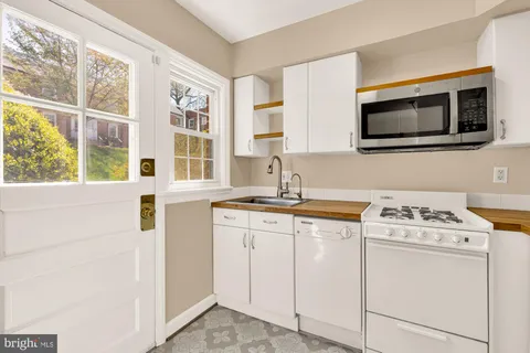 $269,000 | 1824 East-West Highway, Unit 1824, Silver Spring, MD 20910