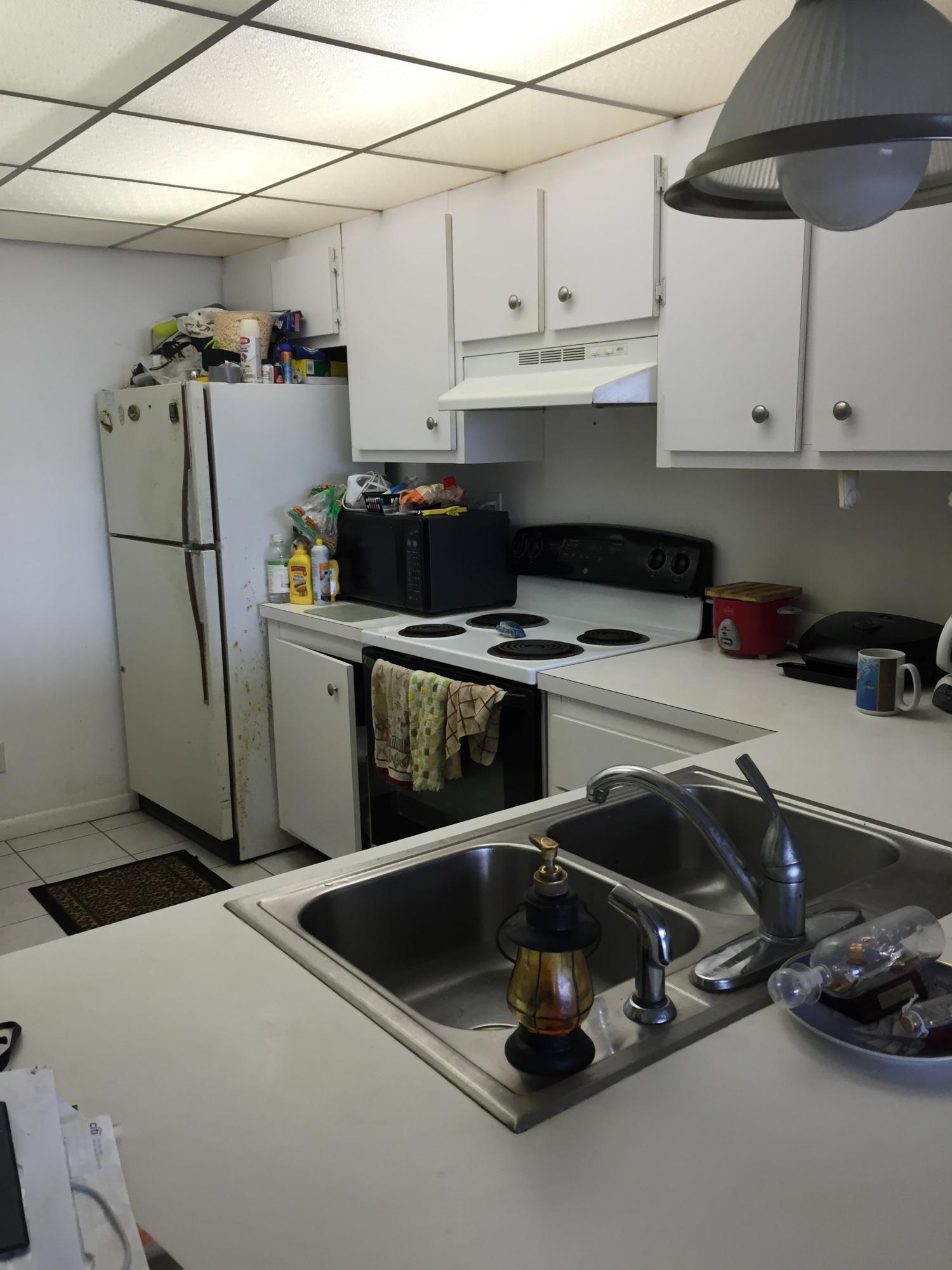 4 Royal Palm Way, Unit 604 Boca Raton, FL 33432 - Photo 10 of 10 Kitchen