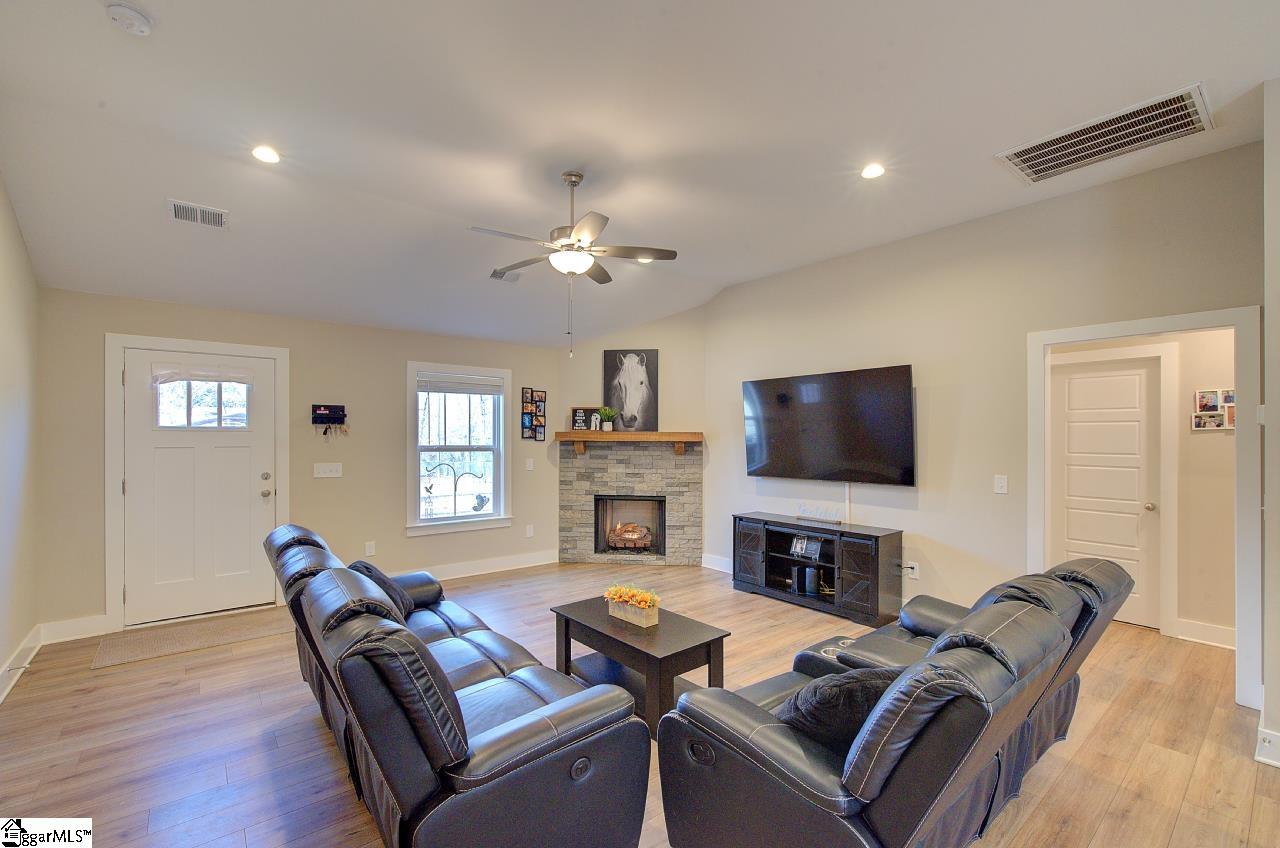 110 Sanders Drive Easley, SC 29642 - Photo 4 of 24