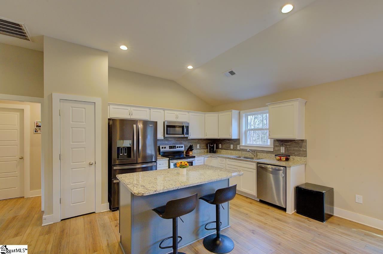 110 Sanders Drive Easley, SC 29642 - Photo 7 of 24