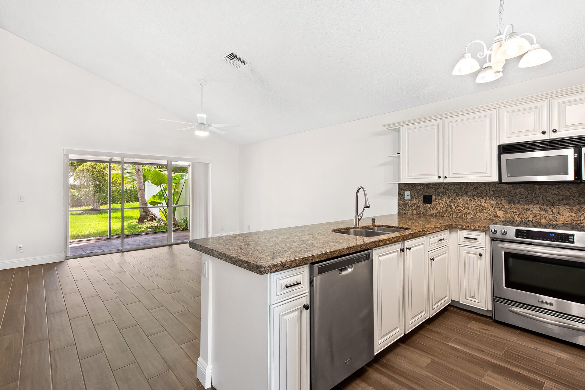 22616 Middletown Drive Boca Raton, FL 33428 - Photo 14 of 24 Kitchen/Family Room