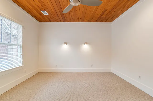 a view of empty room with window