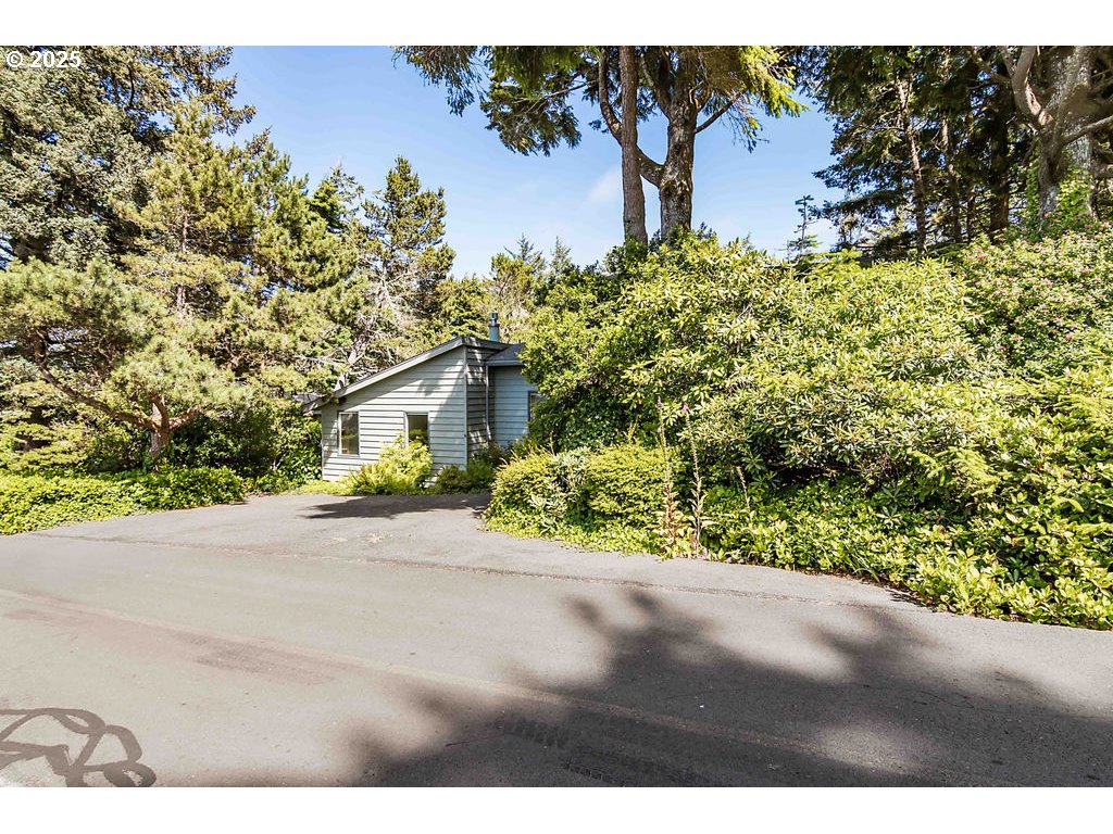 131 East Bay Point Road Gleneden Beach, OR 97388 - Photo 36 of 44