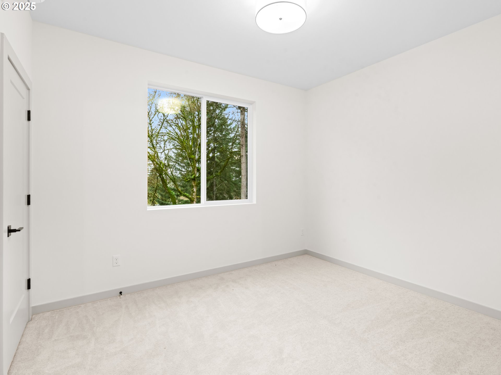 5213 Southwest Vacuna Street Portland, OR 97219 - Photo 11 of 16