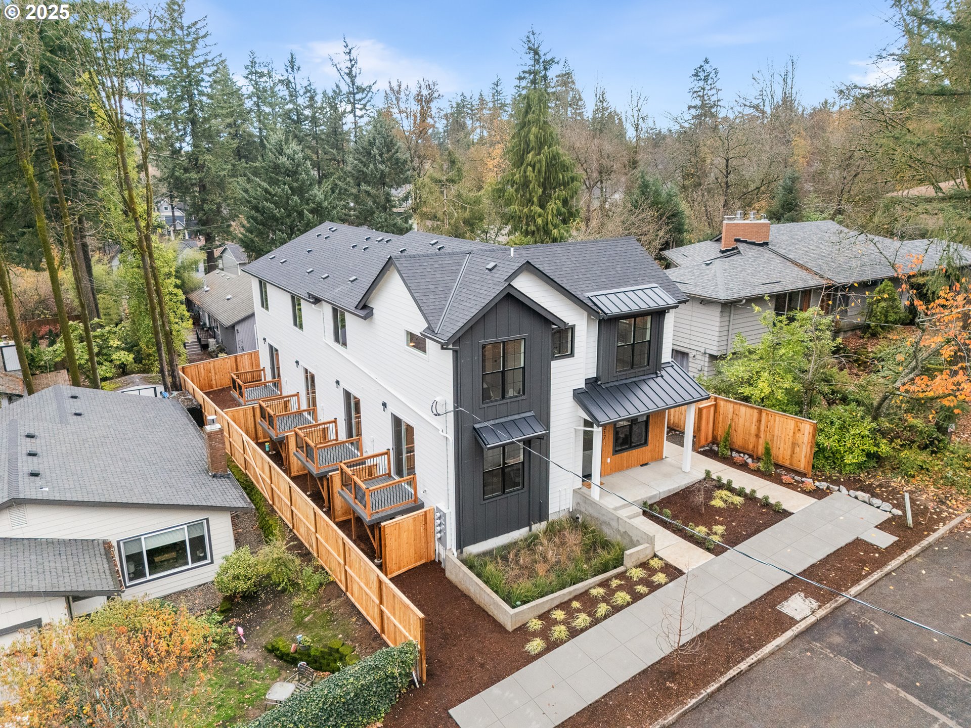 5213 Southwest Vacuna Street Portland, OR 97219 - Photo 15 of 16