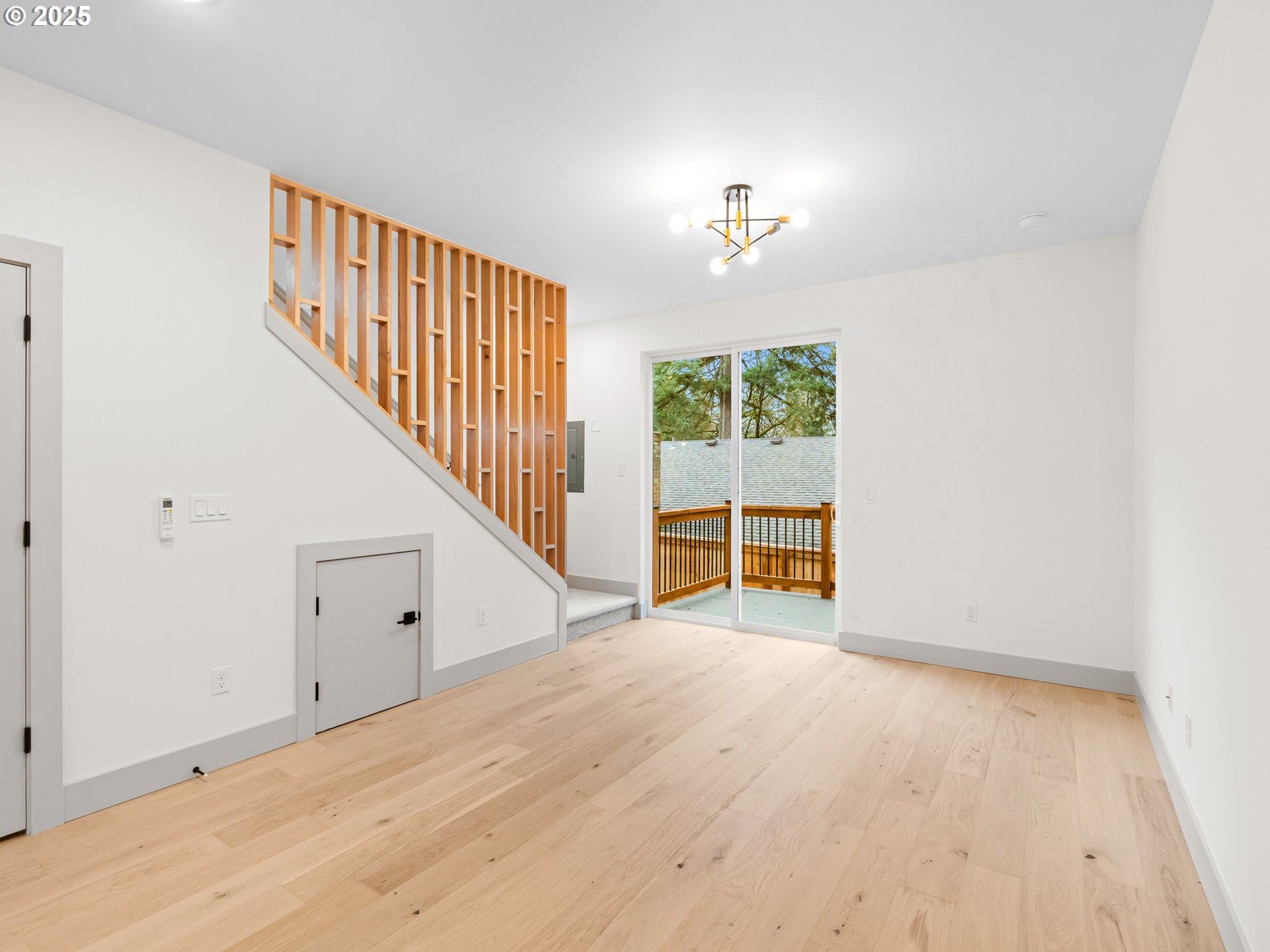 5213 Southwest Vacuna Street Portland, OR 97219 - Photo 3 of 16