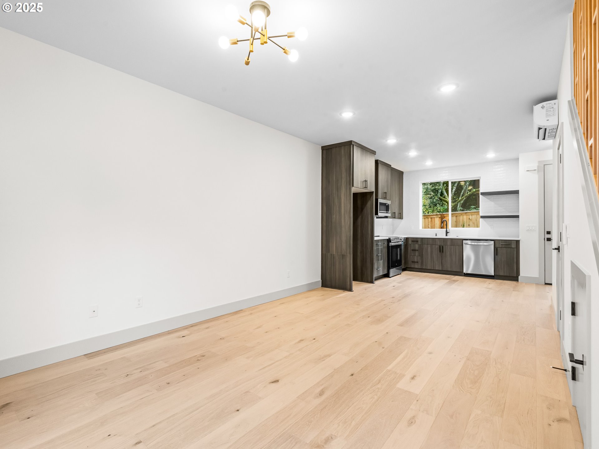 5213 Southwest Vacuna Street Portland, OR 97219 - Photo 4 of 16