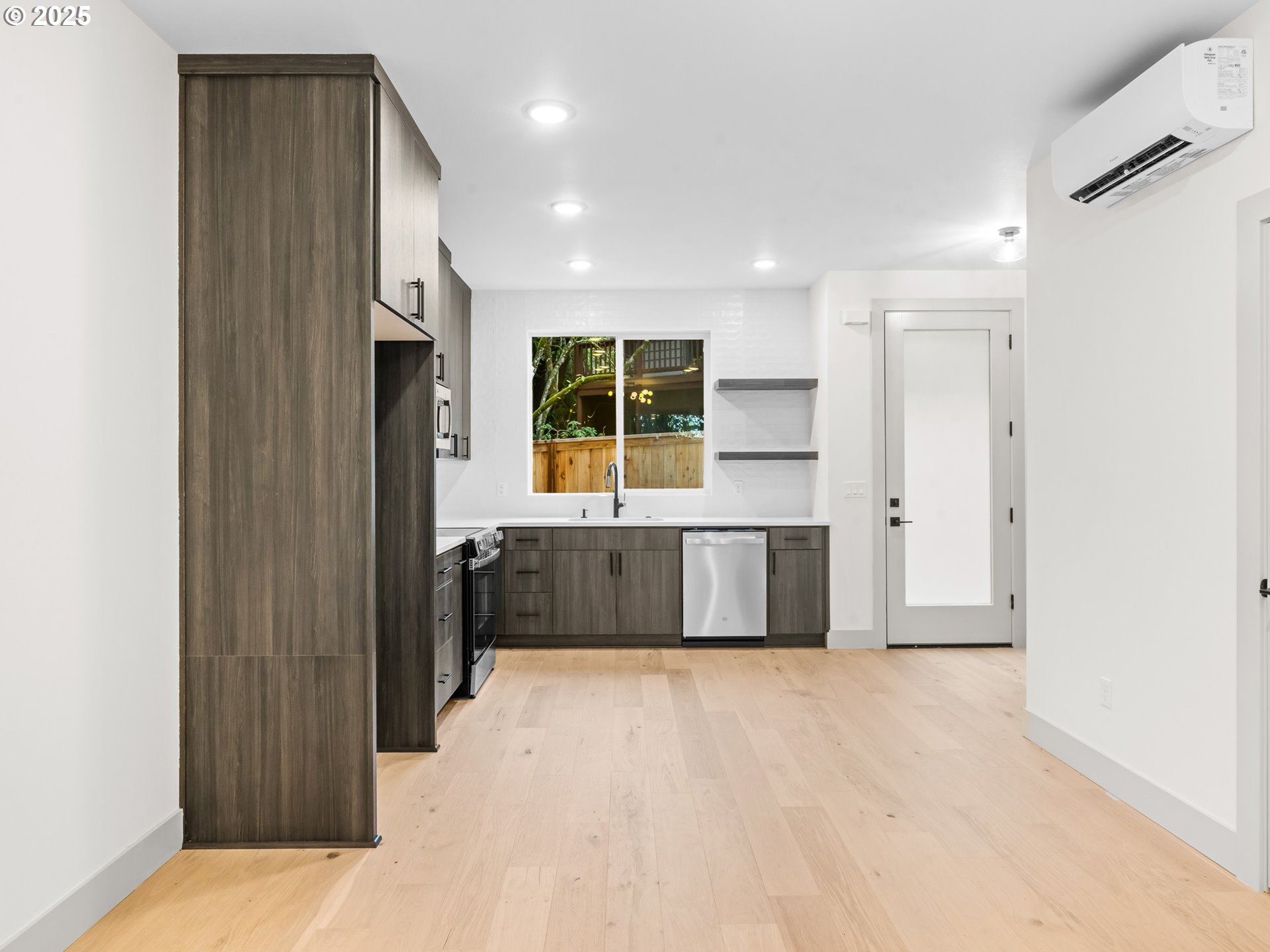 5213 Southwest Vacuna Street Portland, OR 97219 - Photo 5 of 16