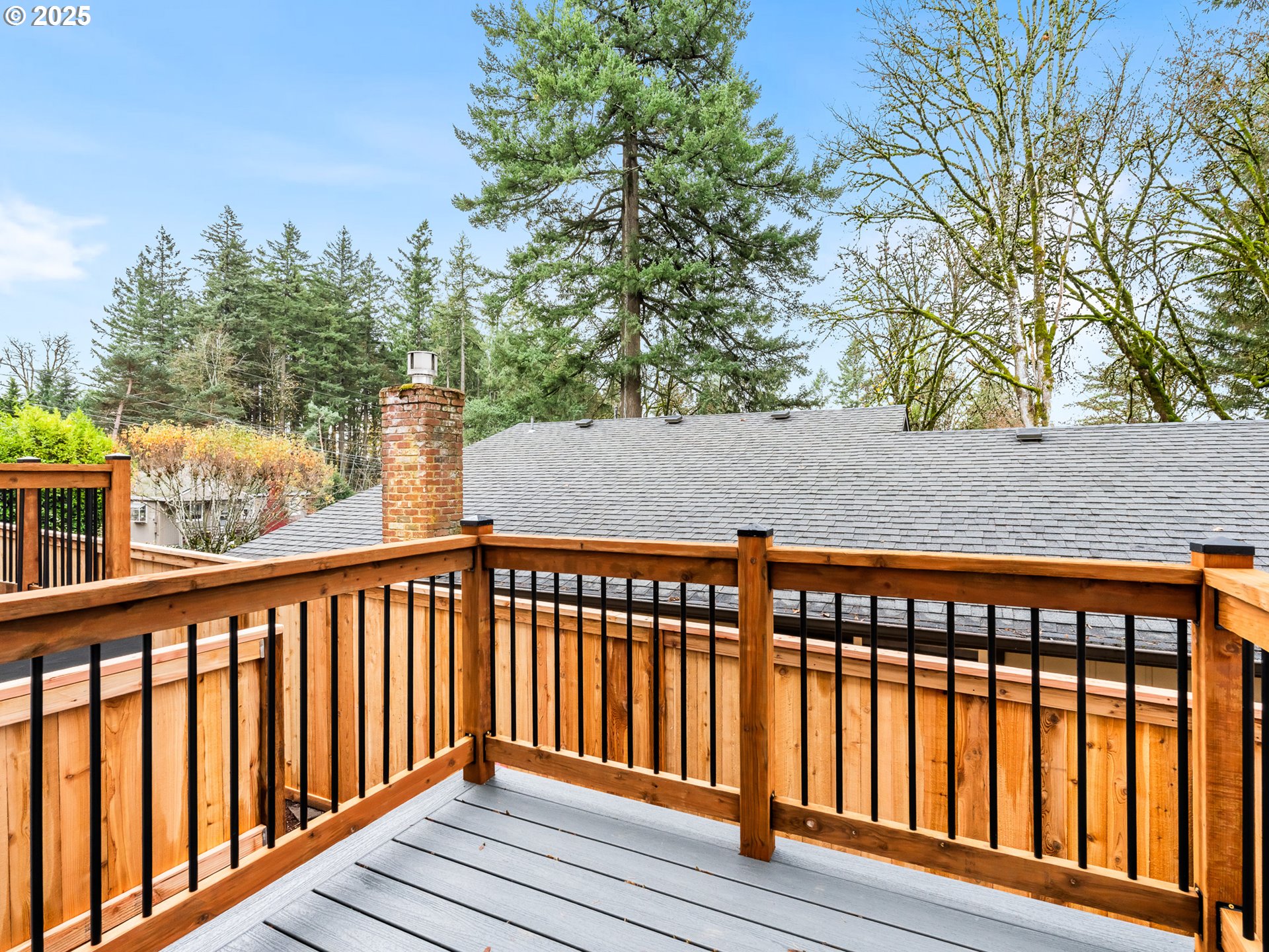 5213 Southwest Vacuna Street Portland, OR 97219 - Photo 8 of 16