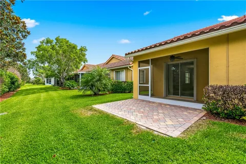 $295,000 | 6425 Oxford Circle, Unit 104D, Vero Beach, FL 32966