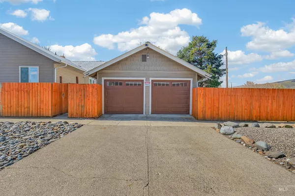 $369,000 | 1025 10th Avenue, Lewiston, ID 83501