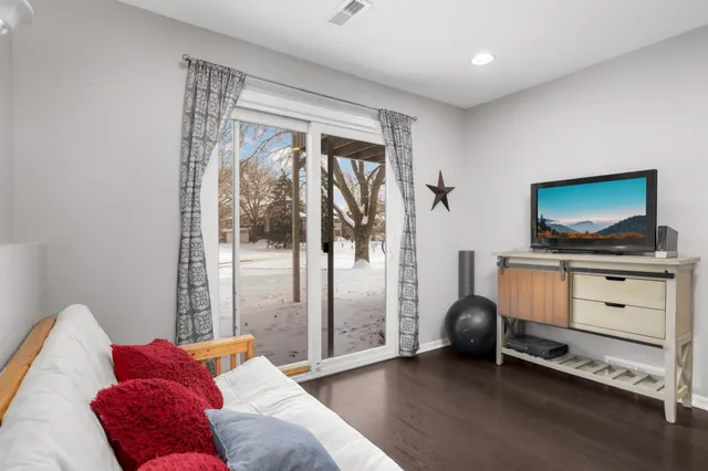 $270,000 | 13611 86th Avenue North, Maple Grove, MN 55369