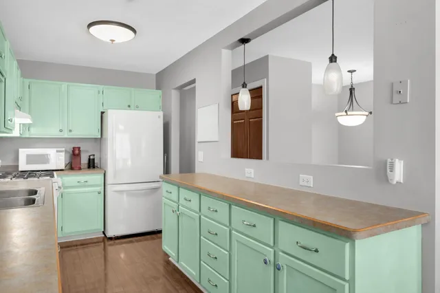 $270,000 | 13611 86th Avenue North, Maple Grove, MN 55369