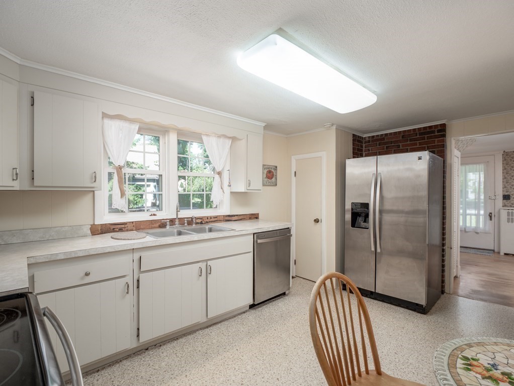 115 Westview Road Lowell, MA 01851 - Photo 11 of 40 Gallery Image 11
