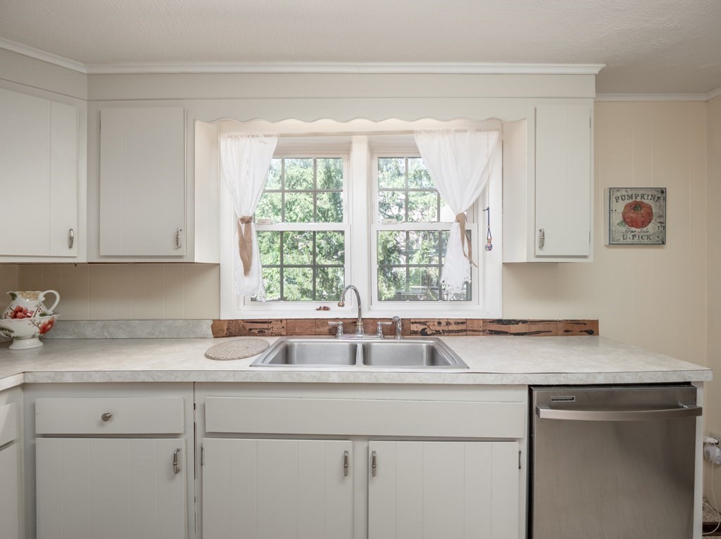 115 Westview Road Lowell, MA 01851 - Photo 12 of 40 Gallery Image 12