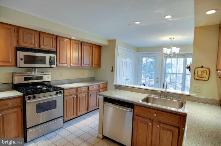 1505 Deer Point Way Reston, VA 20194 - Photo 10 of 19 Kitchen