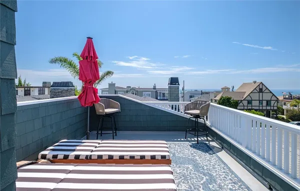 a view of entryway and hall