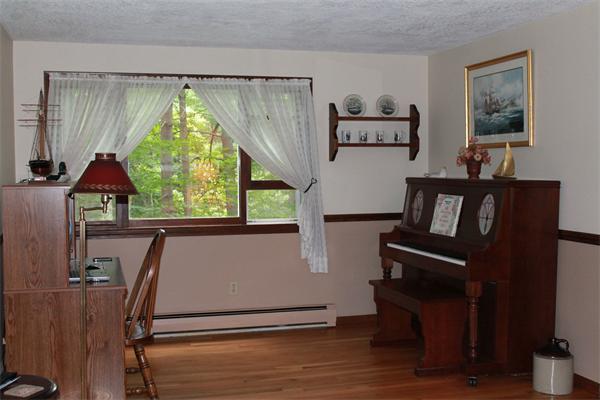 567 Fowler Road Northbridge, MA 01534 - Photo 13 of 22 a living room with furniture and a window