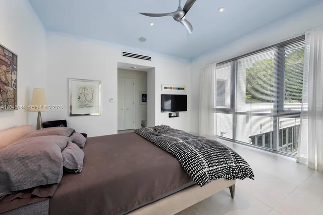 $3,999,999 | 3175 Washington Street, Miami, FL 33133