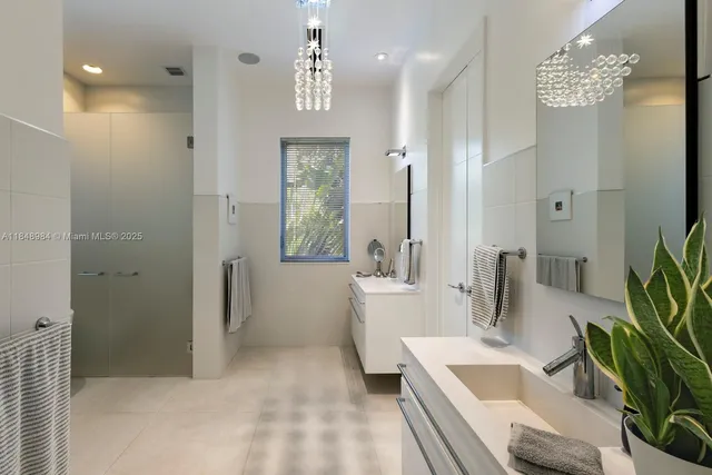 $3,999,999 | 3175 Washington Street, Miami, FL 33133