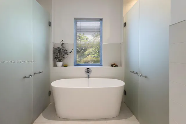 $3,999,999 | 3175 Washington Street, Miami, FL 33133