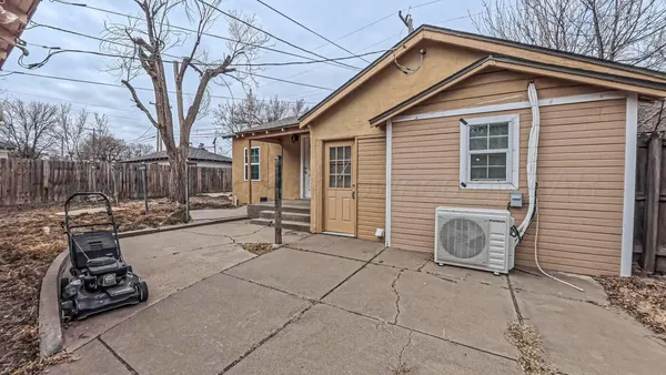 a view of a house with backyard