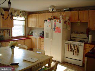 114 Alverstone Road Upper Darby, PA 19018 - Photo 3 of 5 Gallery Image 3