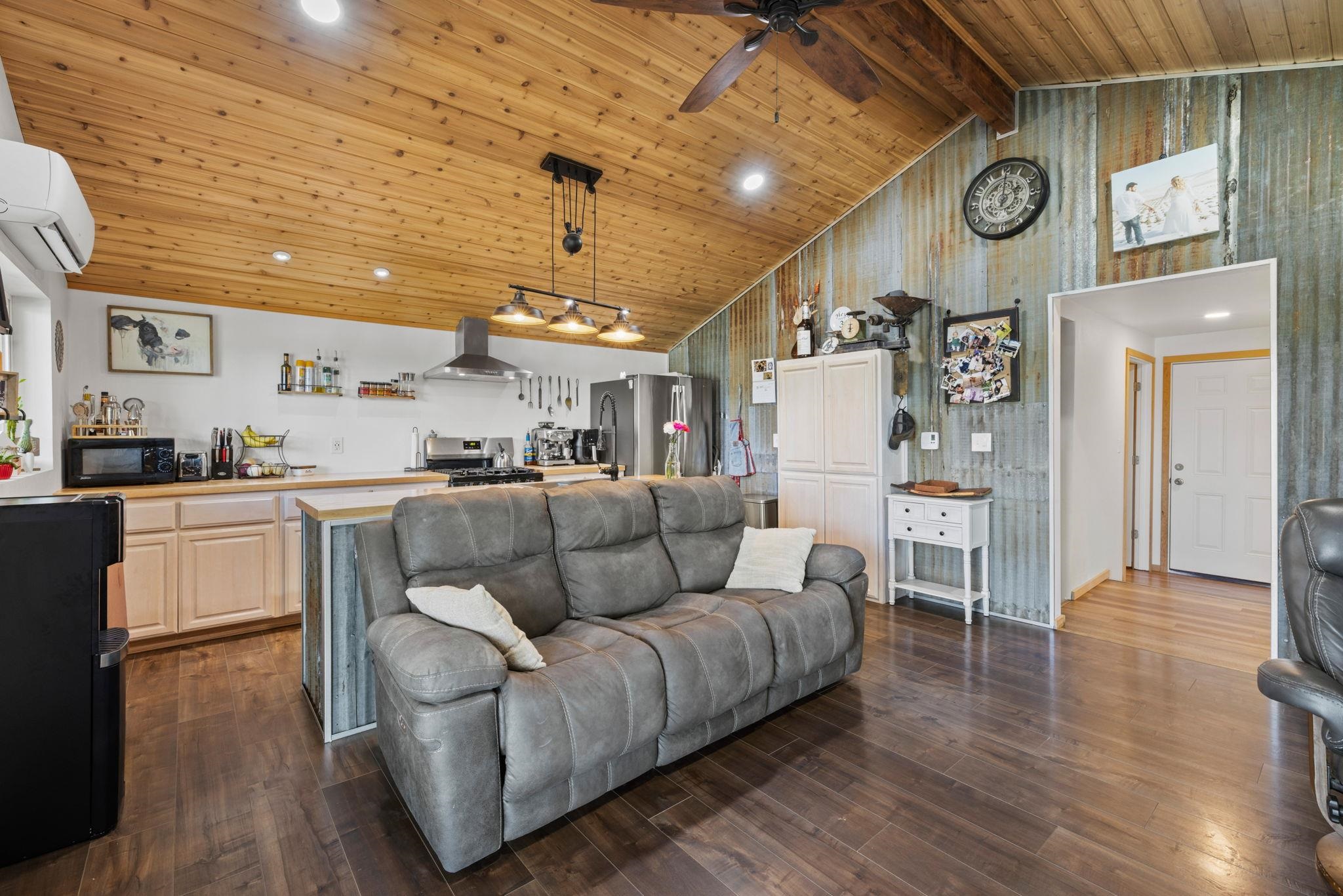 14321 Roberts Road Mica, WA 99023 - Photo 9 of 31