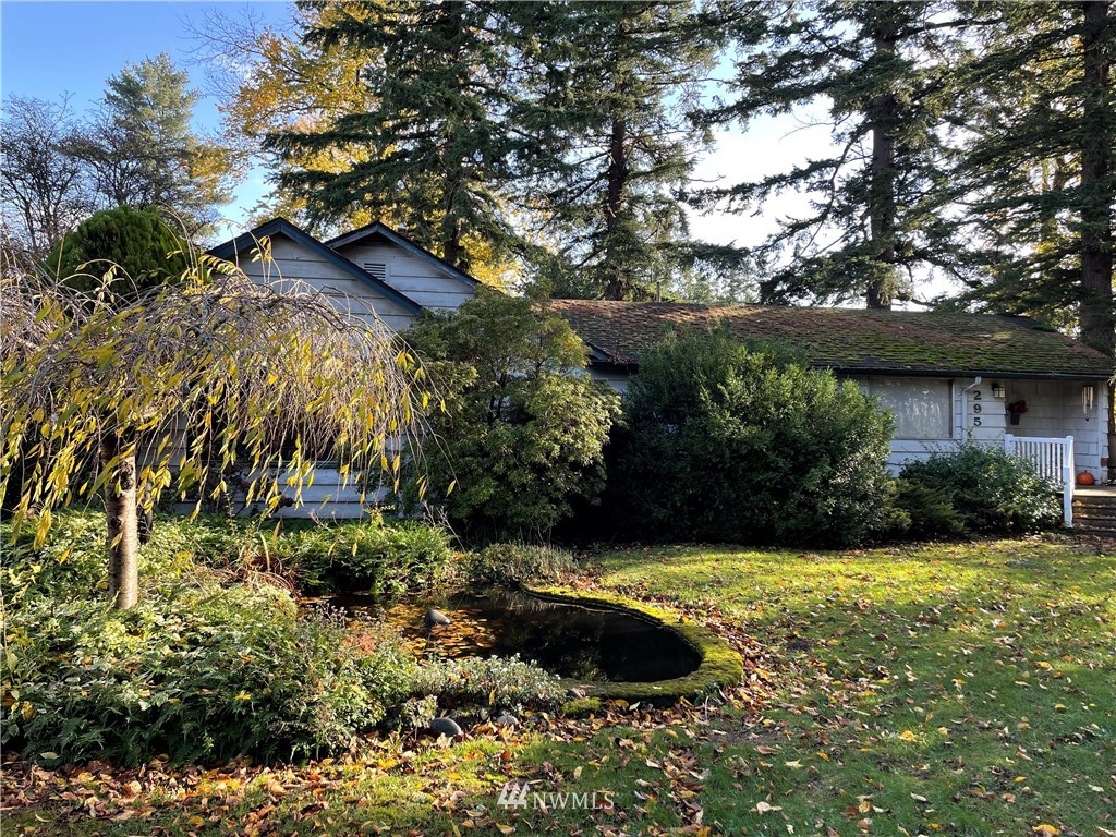 295 West Bartlett Road Lynden, WA 98264 - Photo 2 of 10 a view of a garden with a house