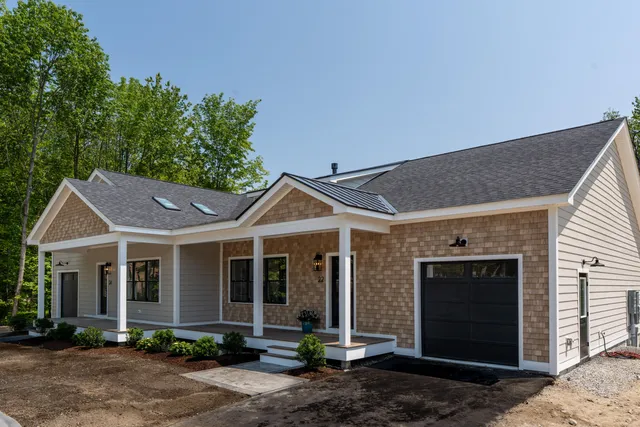 $879,000 | 22 Daybreak Lane, Unit 11, Windham, ME 04062