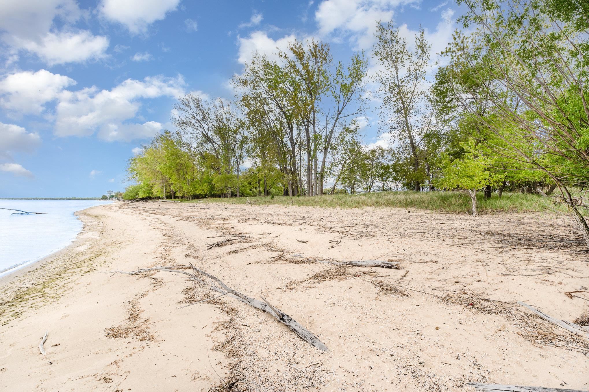 430 Ricoma Beach Road Bay City, MI 48706 - Photo 5 of 20