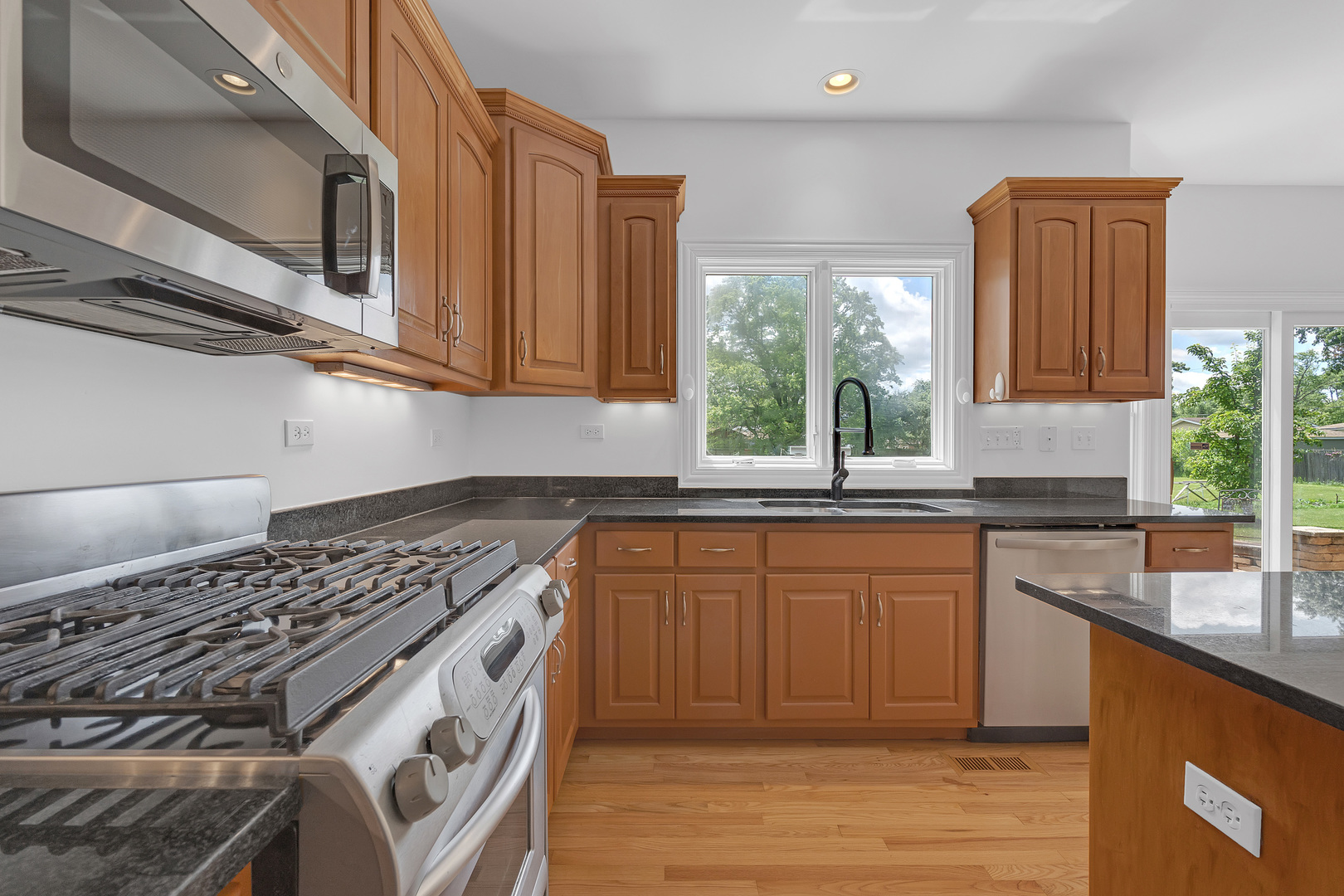 427 Natoma Avenue Addison, IL 60101 - Photo 9 of 27