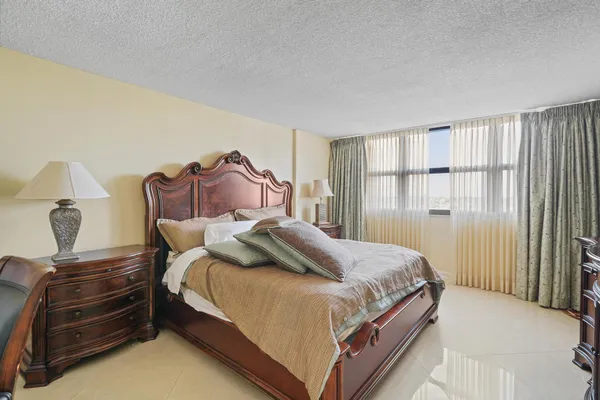 $6,500 | 859 Jeffery Street, Unit 506, Boca Raton, FL 33487