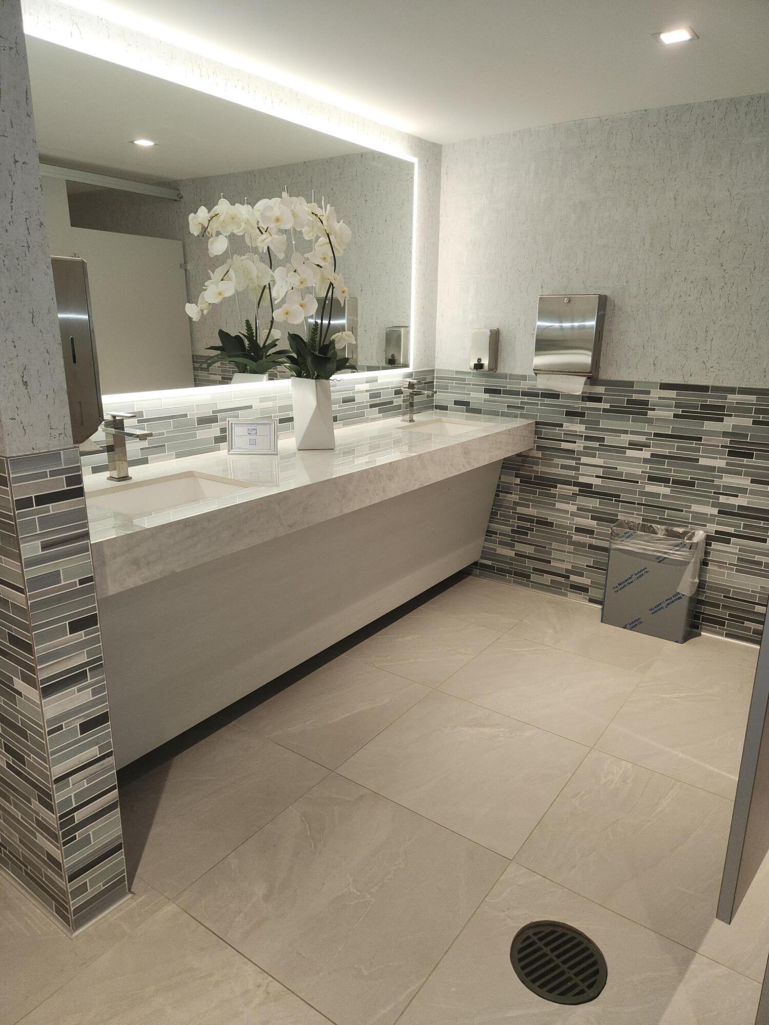 859 Jeffery Street, Unit 506 Boca Raton, FL 33487 - Photo 72 of 80 a bathroom with a sink a mirror and a bathtub