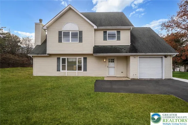 $419,900 | 2641 Yellowstone Drive, Blakeslee, PA 18610