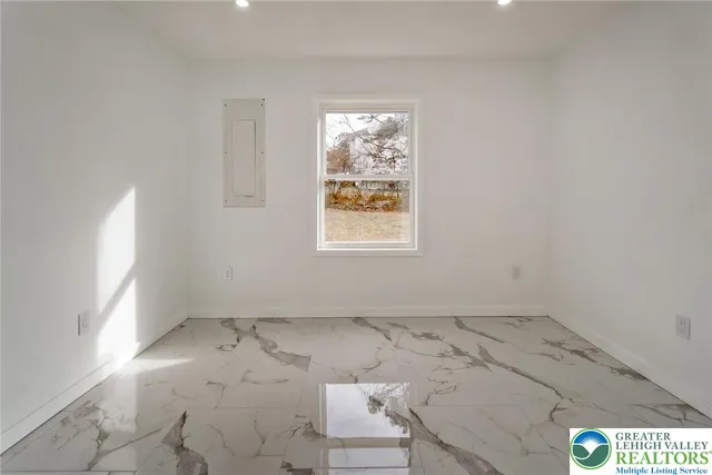 $419,900 | 2641 Yellowstone Drive, Blakeslee, PA 18610