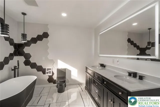 $419,900 | 2641 Yellowstone Drive, Blakeslee, PA 18610