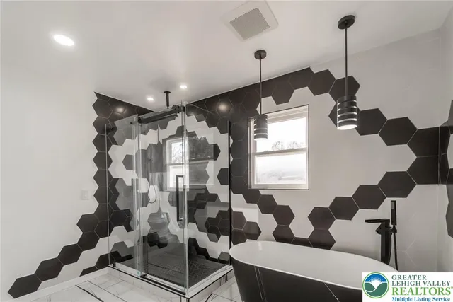 $419,900 | 2641 Yellowstone Drive, Blakeslee, PA 18610