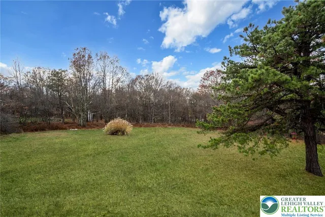 $419,900 | 2641 Yellowstone Drive, Blakeslee, PA 18610